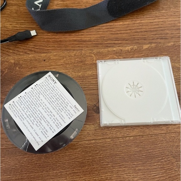 Sony CD Mavica Digital video/ Camera with CD-RW - Picture 10 of 16